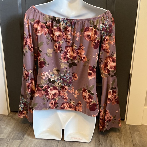 Polly & Esther Floral Flare Sleeve Top - Picture 2 of 6